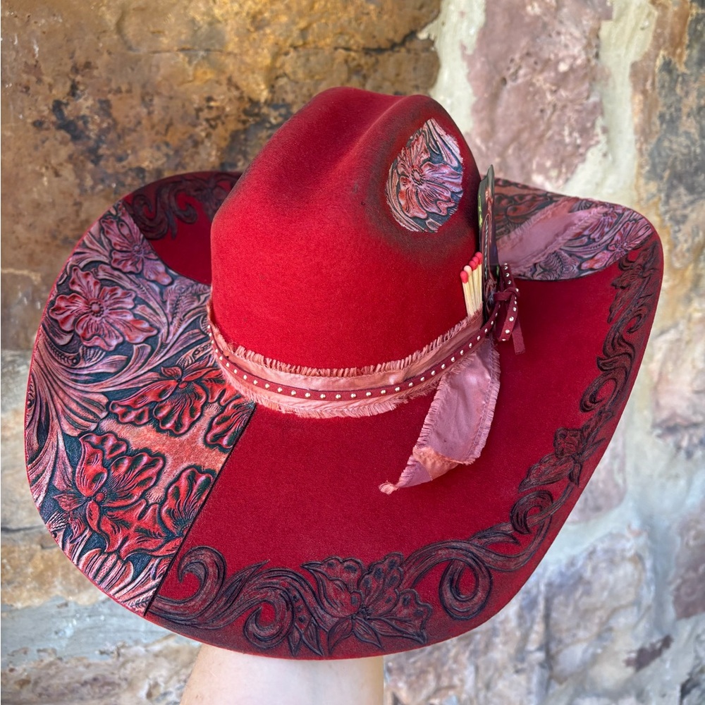 SOLD PLEAAE READ DESCRIPTION
New 2x Red Serratelli Hand burned felt hat Sz 6 7/8